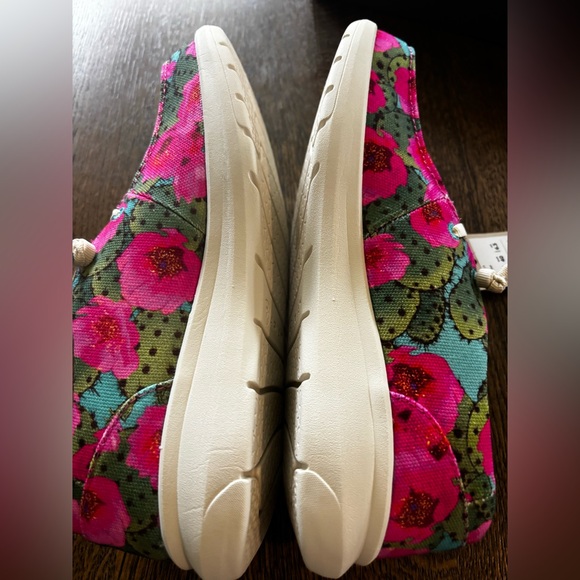 NWT Ariat Women's Hilo Prickly Pear Cactus Floral Slip-On Shoes Size 9 - Picture 6 of 9